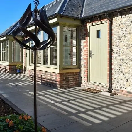 Blundens Kellingley Apartment Chichester Exterior photo